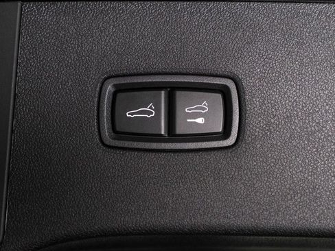 Certified 2025 Porsche Cayenne AWD/4WD image 40