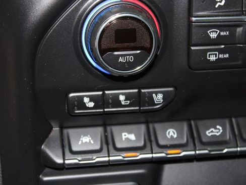 Used 2019 Chevrolet Silverado 1500 High Country w/ Technology Package AWD/4WD image 45