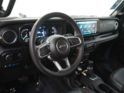 Used 2024 Jeep Wrangler Unlimited Sahara w/ Technology Group AWD/4WD image 20