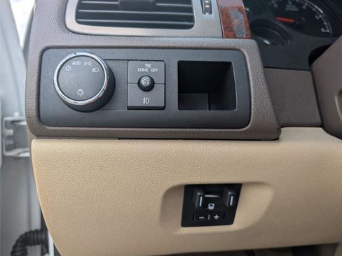 Used 2011 GMC Yukon XL SLT w/ SLT-2 Equipment Package image 14