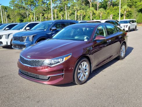 Used 2018 Kia Optima EX w/ Premium Package FWD image 3
