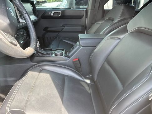 Used 2025 Ford Bronco Outer Banks AWD/4WD image 3