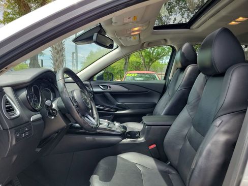 Used 2020 MAZDA CX-9 Touring w/ Touring Premium Package FWD image 2