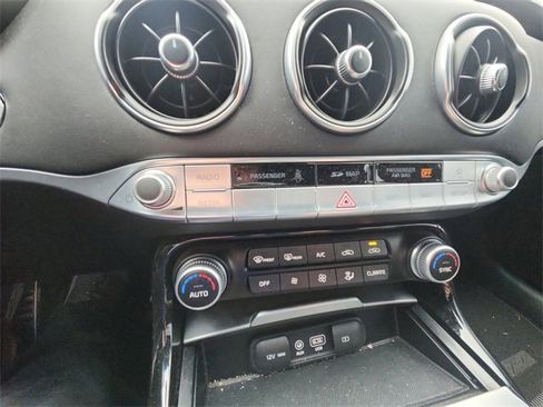 Used 2018 Kia Stinger GT2 image 24