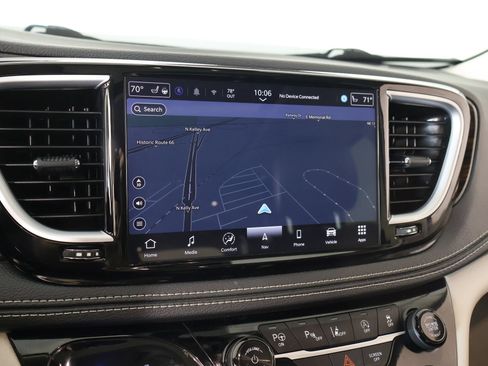 Used 2024 Chrysler Pacifica Limited w/ Uconnect Theater Family Group AWD/4WD image 7