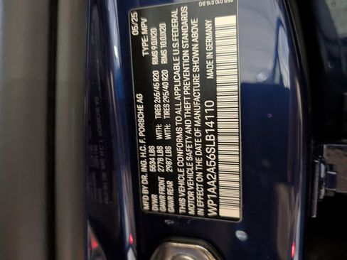 Certified 2025 Porsche Macan image 45