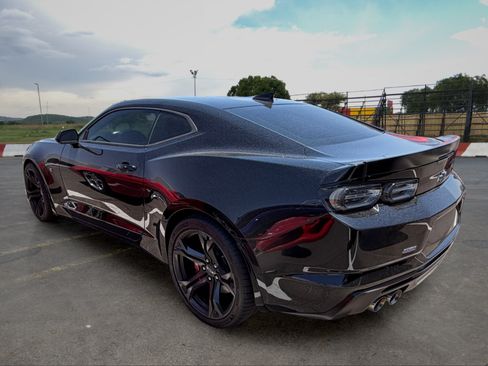 Used 2021 Chevrolet Camaro SS RWD image 4
