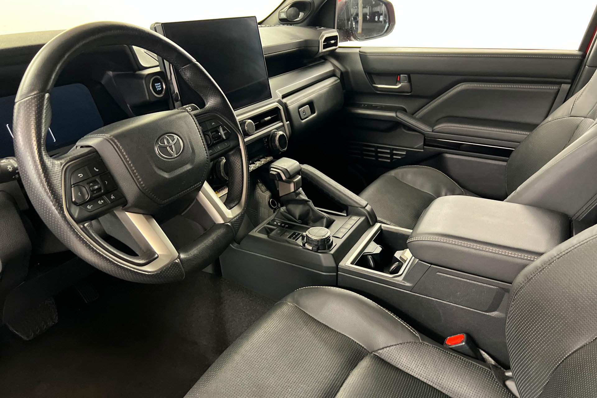Used 2025 Toyota 4Runner Limited AWD/4WD image 16