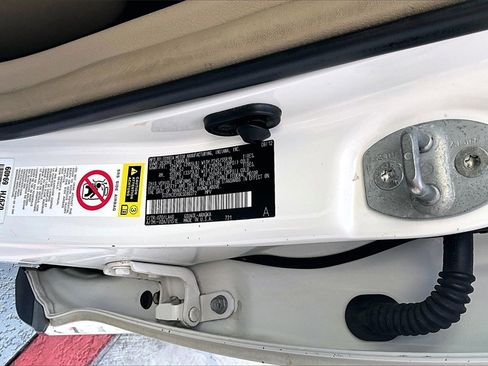 Used 2012 Toyota Highlander Limited image 17