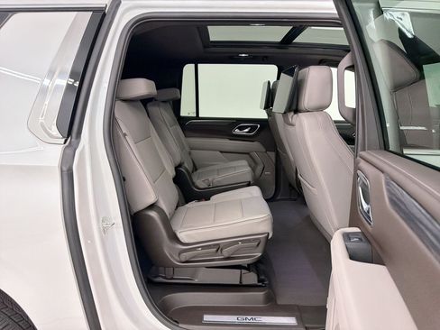 Used 2024 GMC Yukon XL SLT w/ SLT Premium Package AWD/4WD image 29