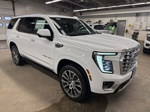 New 2026 GMC Yukon Denali w/ Denali Reserve Package AWD/4WD image 8