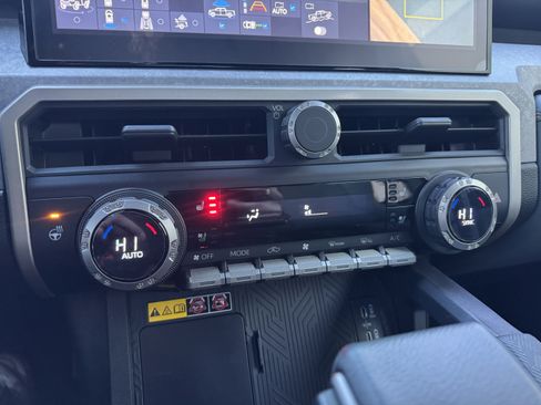 Used 2024 Toyota Tacoma Trailhunter image 26