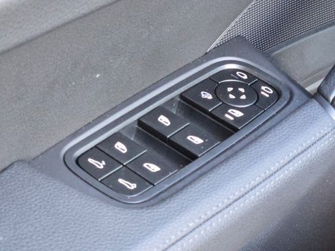 Used 2025 Porsche Cayenne Coupe image 19