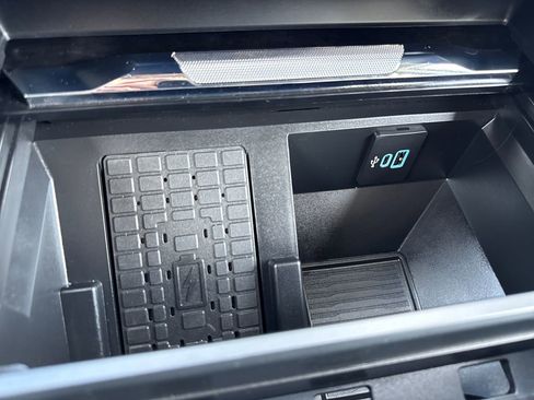 Used 2024 Ford F250 Lariat w/ Sport Appearance Package image 24