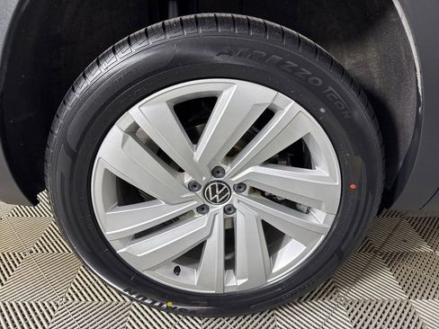 Used 2021 Volkswagen Atlas Cross Sport SE w/ Panoramic Sunroof Package image 33