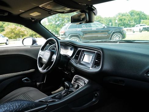 Used 2017 Dodge Challenger SXT RWD image 10