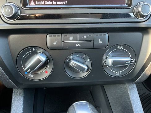Used 2017 Volkswagen Jetta SE image 23