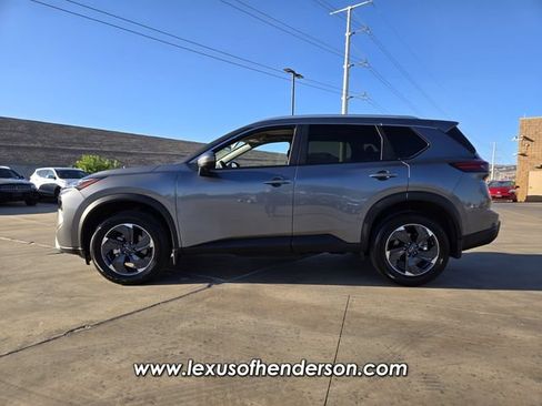 Used 2025 Nissan Rogue SV w/ SV Premium Package FWD image 3