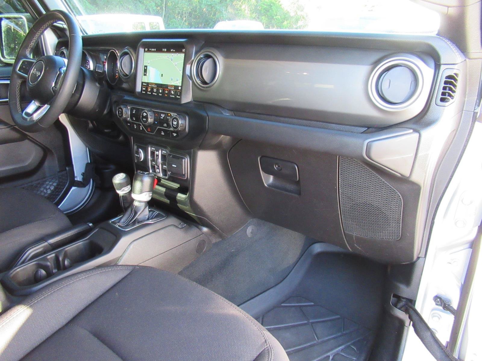 Used 2023 Jeep Gladiator Overland AWD/4WD image 10