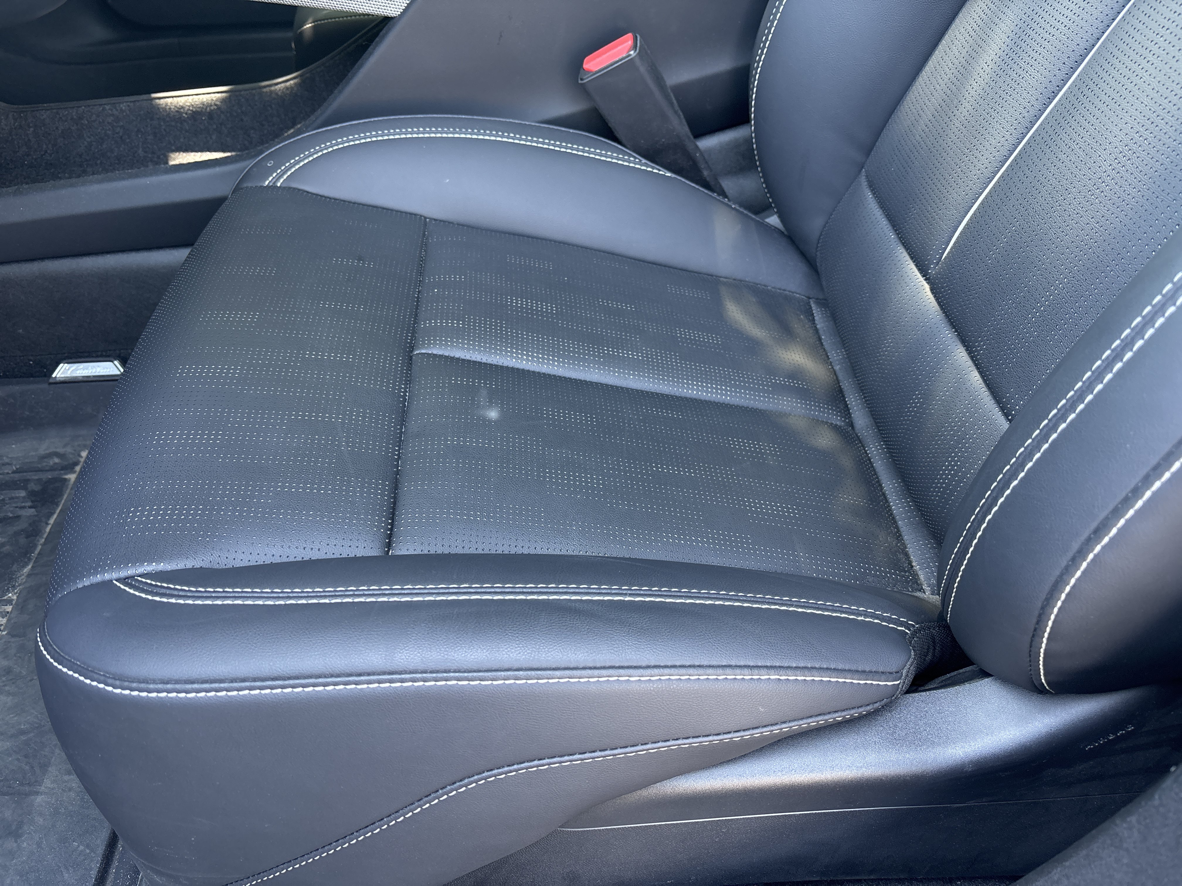 Used 2025 Cadillac Optiq Luxury 2 w/ LPO, Floor Liner Package AWD/4WD image 27