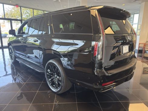 Certified 2022 Cadillac Escalade ESV Sport AWD/4WD image 3