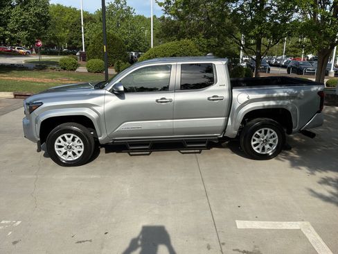 Used 2024 Toyota Tacoma SR5 image 7