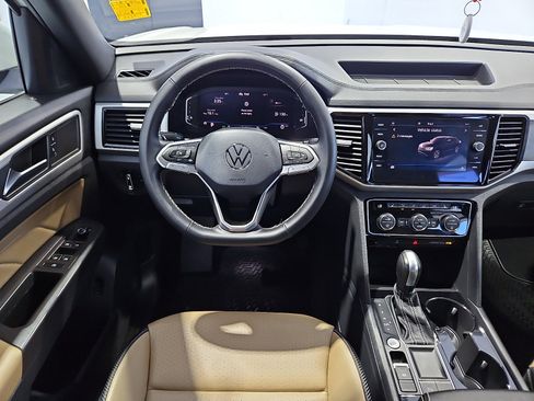 Certified 2023 Volkswagen Atlas Cross Sport SE image 9