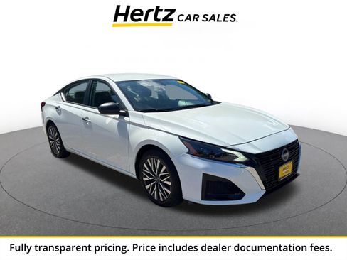 Used 2025 Nissan Altima 2.5 SV FWD image 1