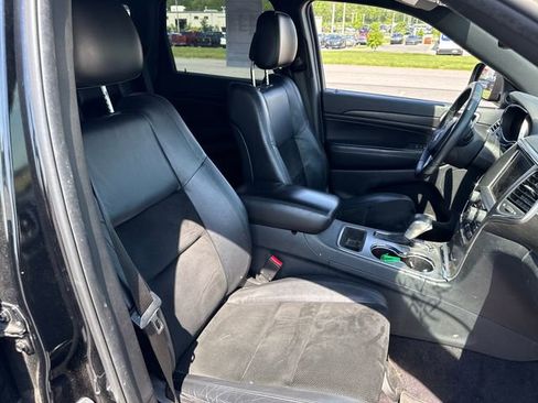 Used 2017 Jeep Grand Cherokee Altitude AWD/4WD image 13