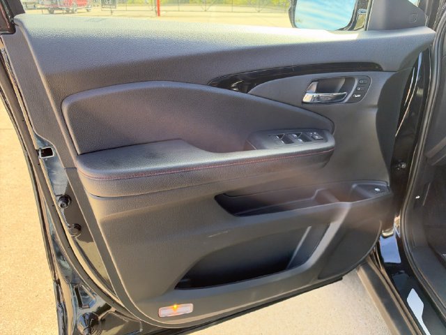 Certified 2024 Honda Ridgeline Black Edition image 12