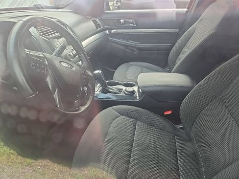 Used 2018 Ford Explorer XLT AWD/4WD image 4