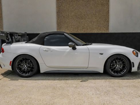 Used 2017 FIAT 124 Spider RWD image 6