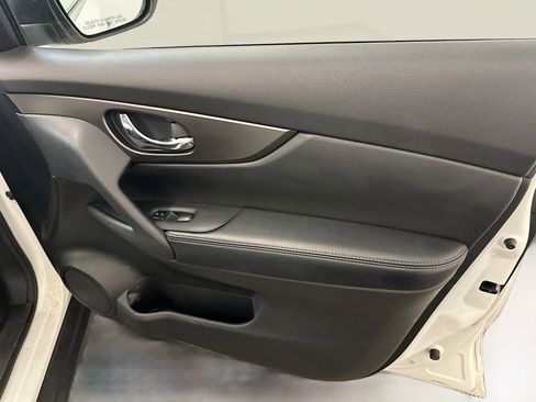 Used 2014 Nissan Rogue S AWD/4WD image 32