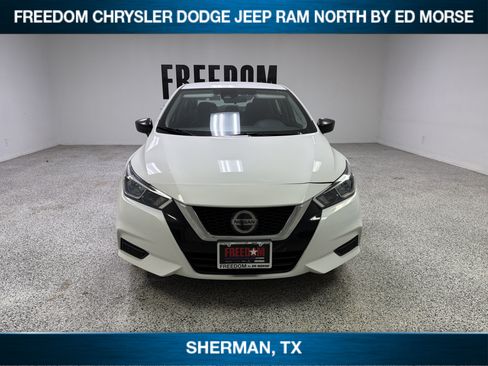 Used 2022 Nissan Versa S FWD image 3