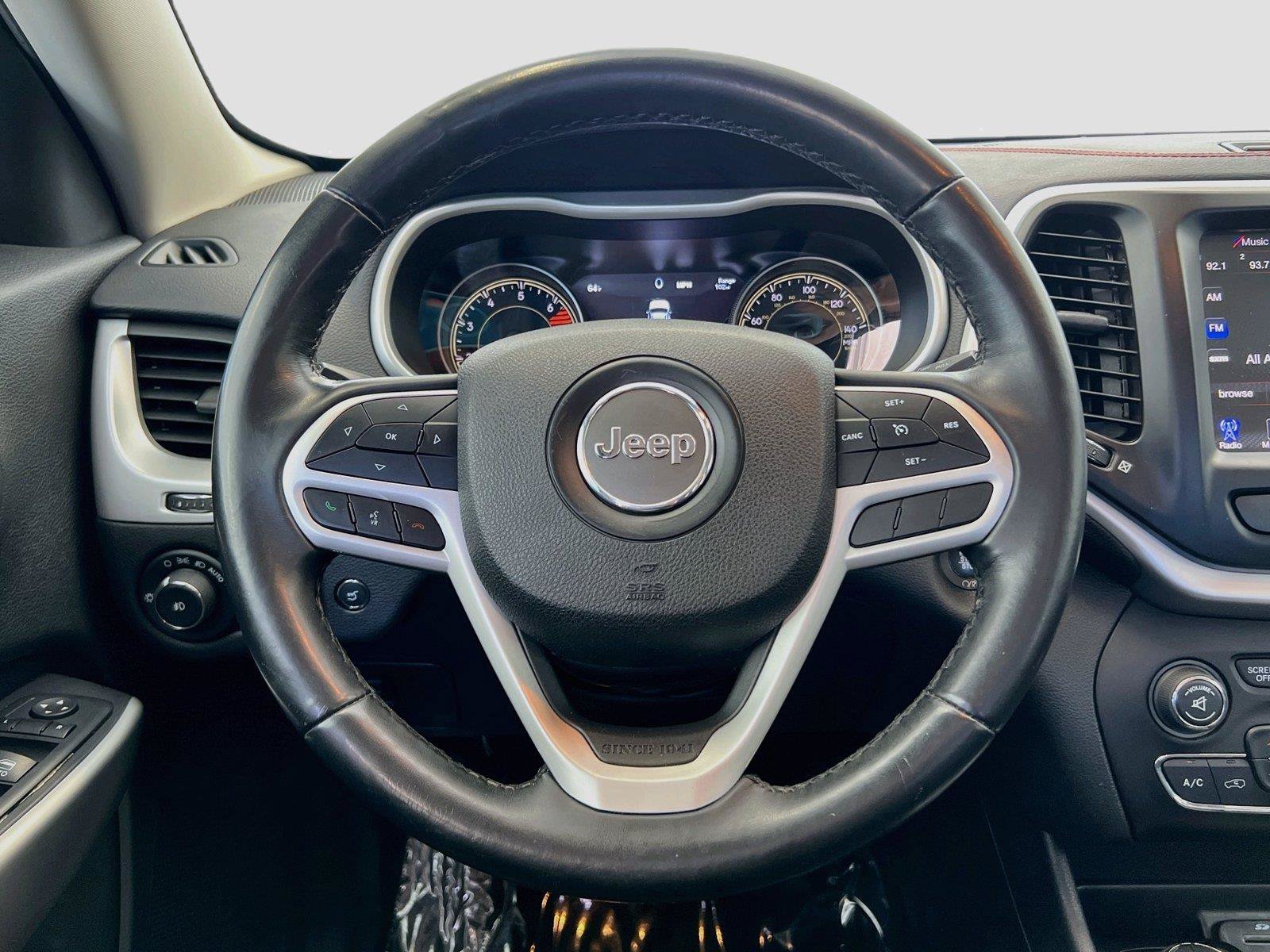 Used 2018 Jeep Cherokee Trailhawk w/ Comfort/Convenience Group AWD/4WD image 17