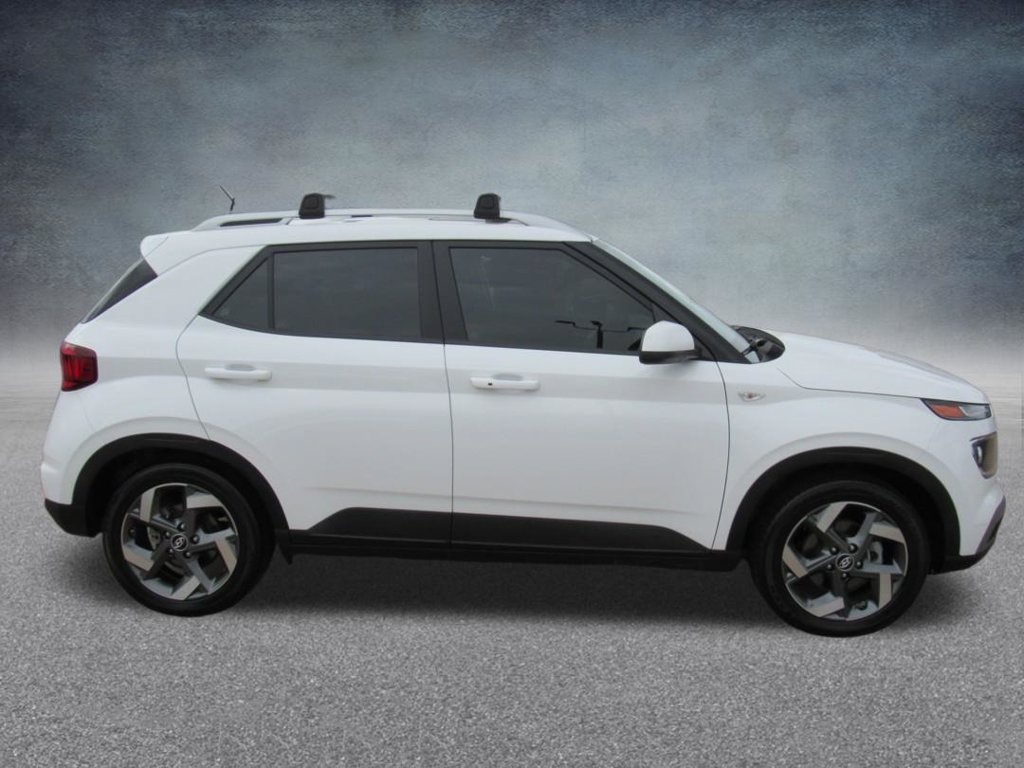 Certified 2025 Hyundai Venue SEL FWD image 8