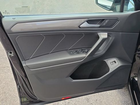 Used 2023 Volkswagen Tiguan SE w/ Panoramic Sunroof Package FWD image 17