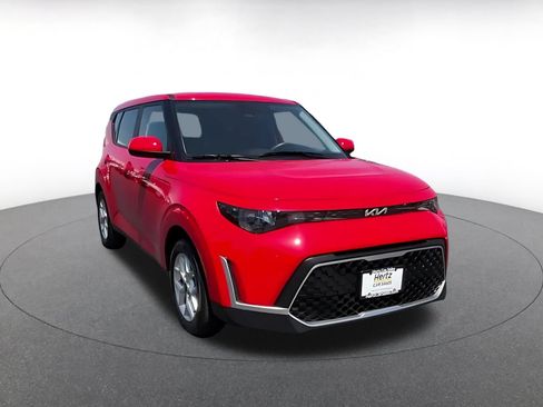 Used 2025 Kia Soul LX w/ LX Technology Package FWD image 3
