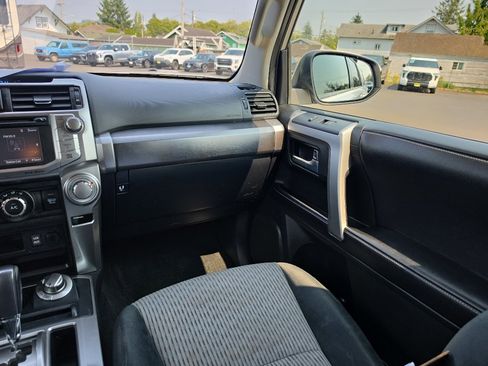 Used 2016 Toyota 4Runner SR5 AWD/4WD image 24