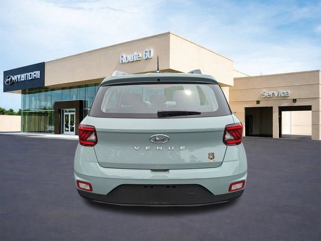 Used 2026 Hyundai Venue SEL FWD image 5