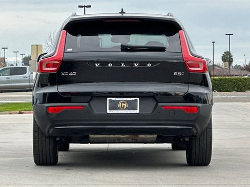 Used 2025 Volvo XC40 B5 Plus image 5