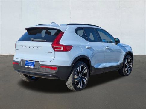 Used 2025 Volvo XC40 B5 Ultra w/ Climate Package image 5