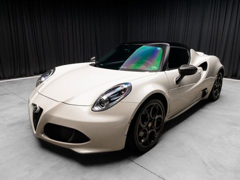 Used 2015 Alfa Romeo 4C Coupe w/ Leather Interior Group image 9