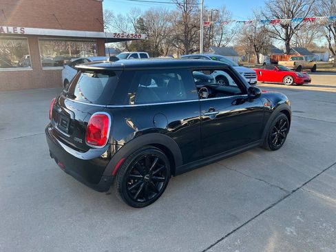 Used 2018 MINI Cooper 2-Door Hardtop image 5
