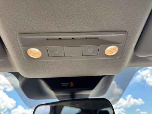 Certified 2025 Nissan Kicks SV AWD/4WD image 17