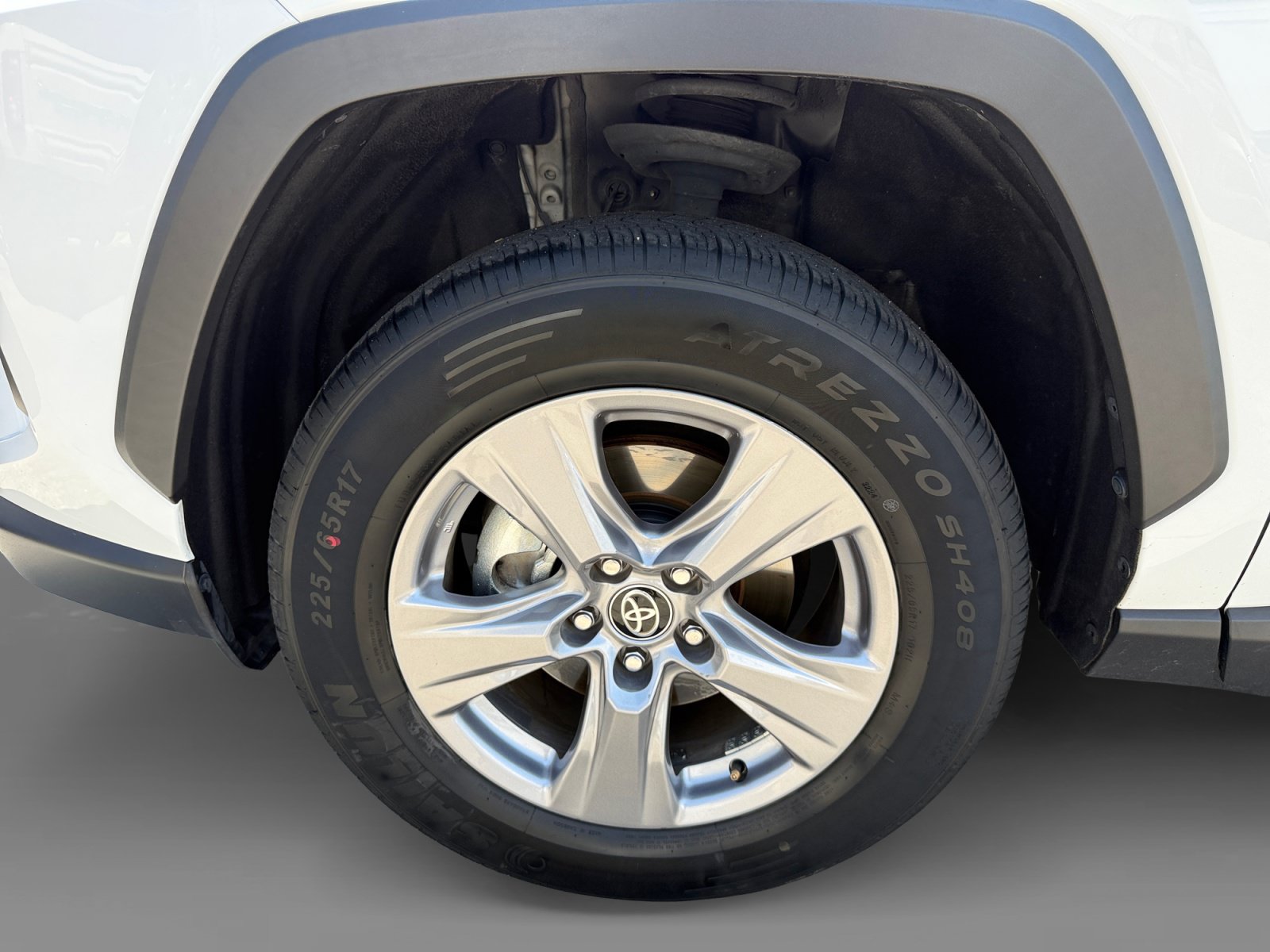 Used 2025 Toyota RAV4 XLE FWD image 9