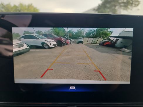 Certified 2025 Chevrolet Trax LT FWD image 19
