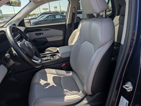 Used 2025 Honda Pilot EX-L image 10