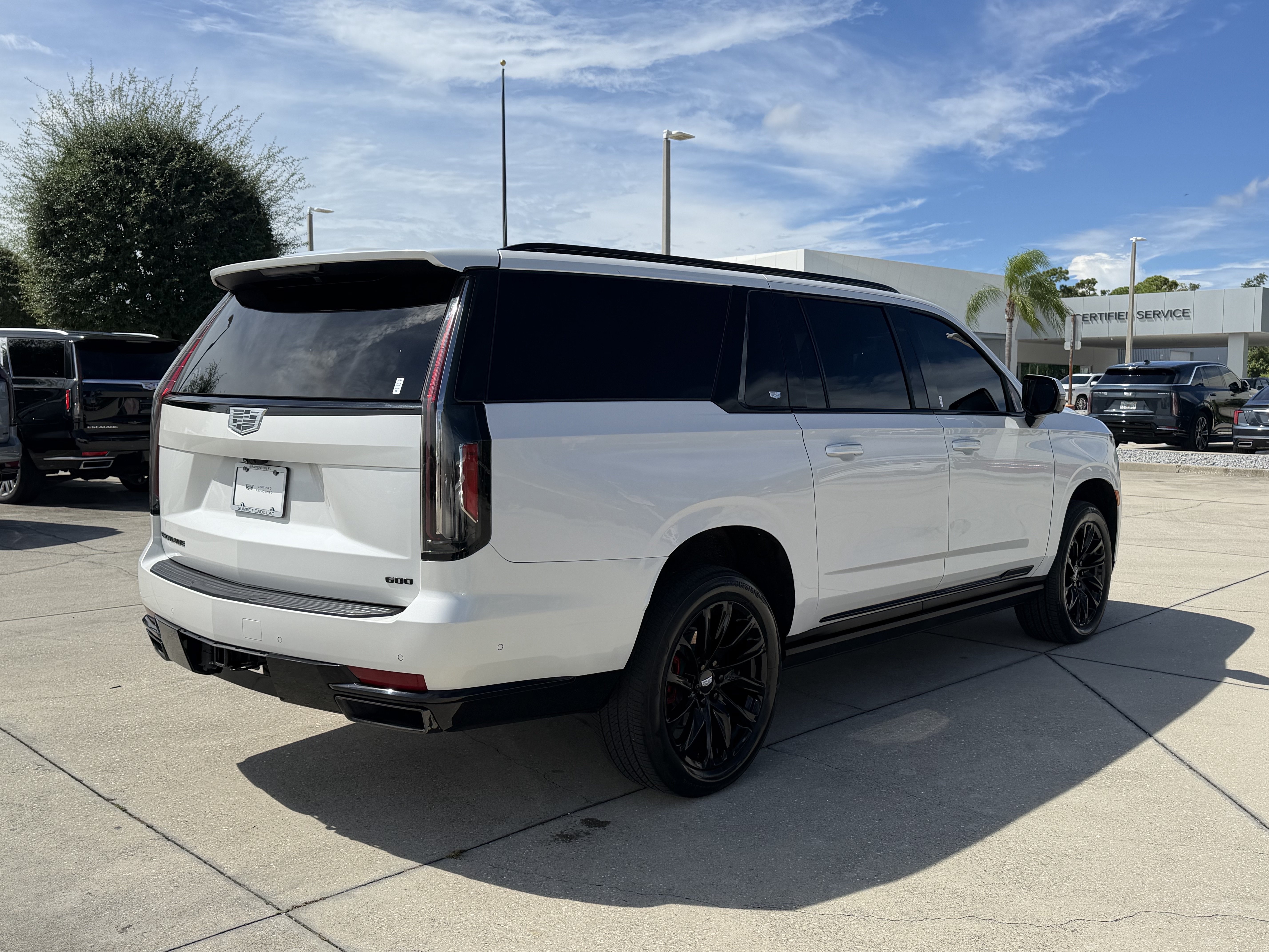 Certified 2022 Cadillac Escalade ESV Sport Platinum w/ LPO, ONYX Package AWD/4WD image 3