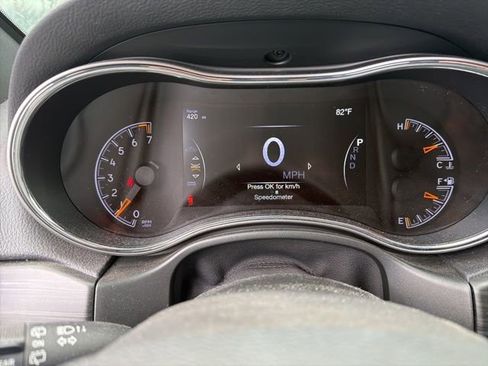 Used 2022 Jeep Grand Cherokee Laredo X image 5